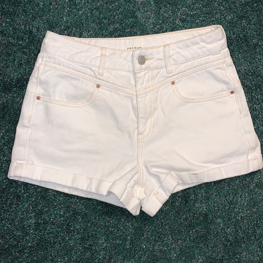 white pacsun shorts